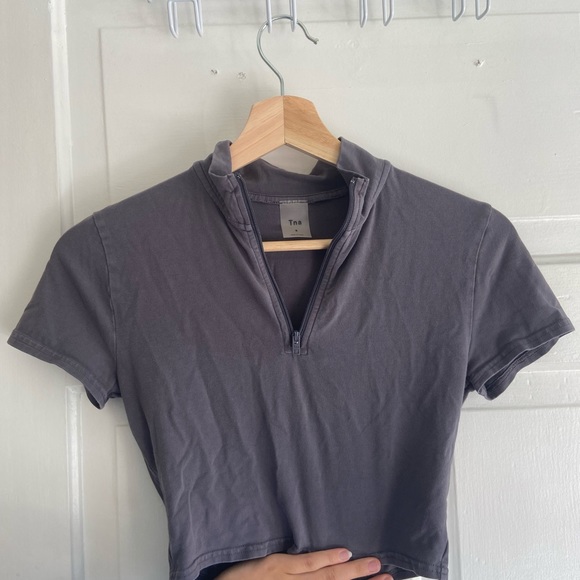 COPY - TNA Camero Tshirt & TNAChill high rise 7” short - Picture 2 of 6